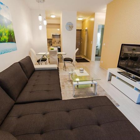 Corvin Promenade With Free Parking Budapeste Exterior foto