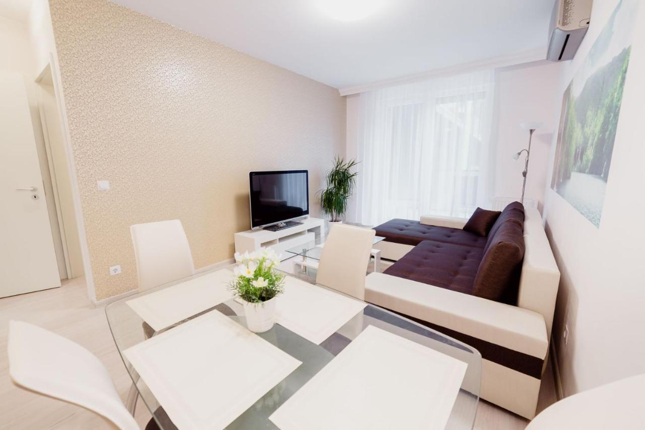 Corvin Promenade With Free Parking Budapeste Exterior foto