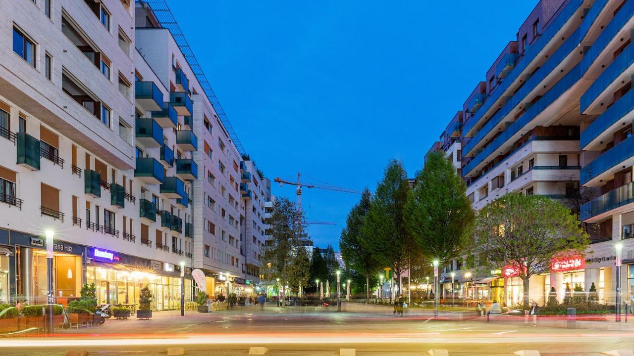 Corvin Promenade With Free Parking Budapeste Exterior foto